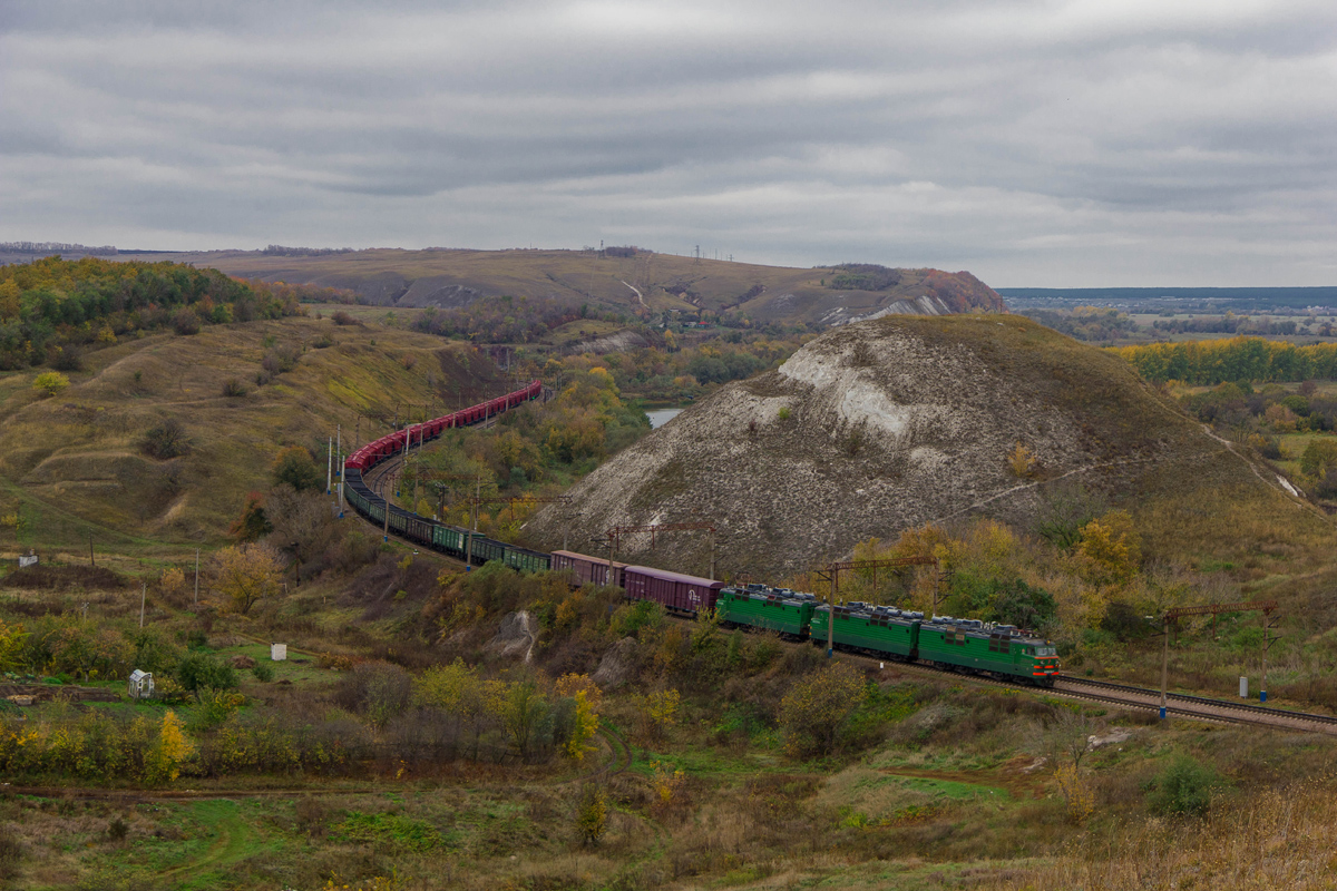 Электровоз ВЛ80С-1047 с грузовым поездом на перегоне Крупенниково - Откос