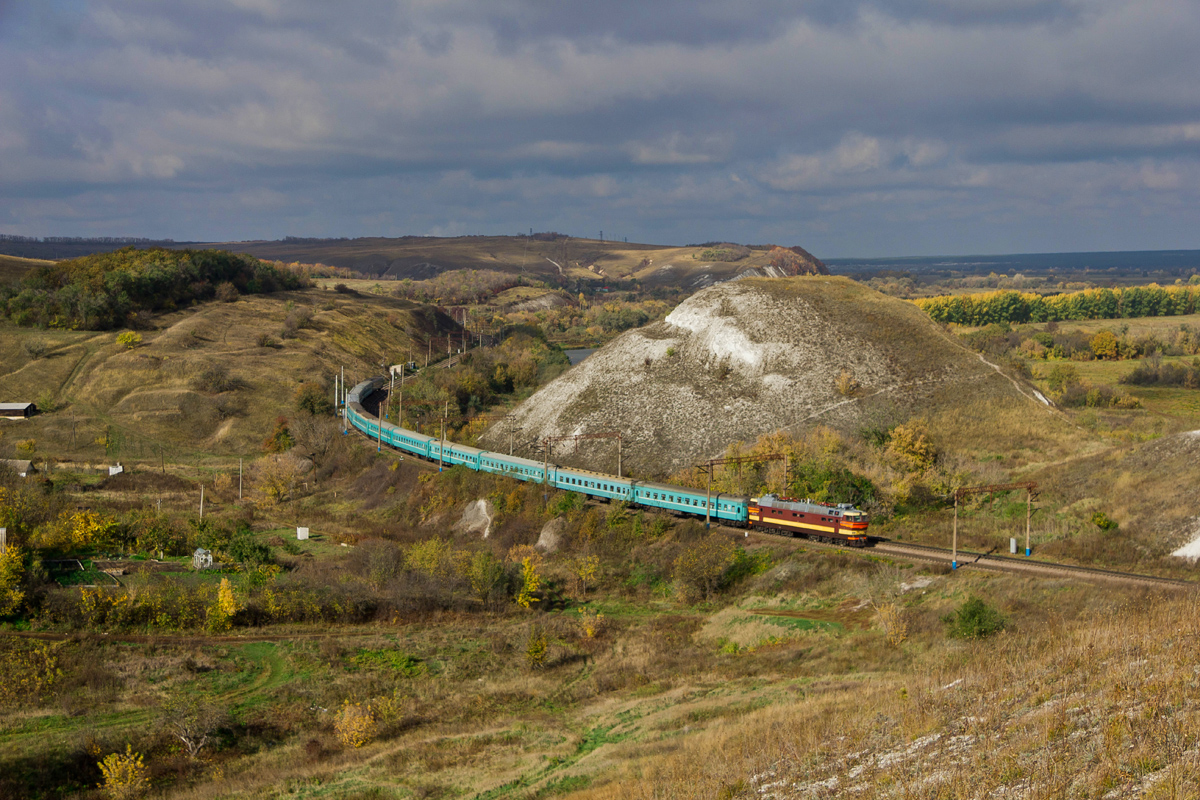 Электровоз ЧС4Т с пассажирским поездом Киев - Астана, перегон Крупенниково - Откос