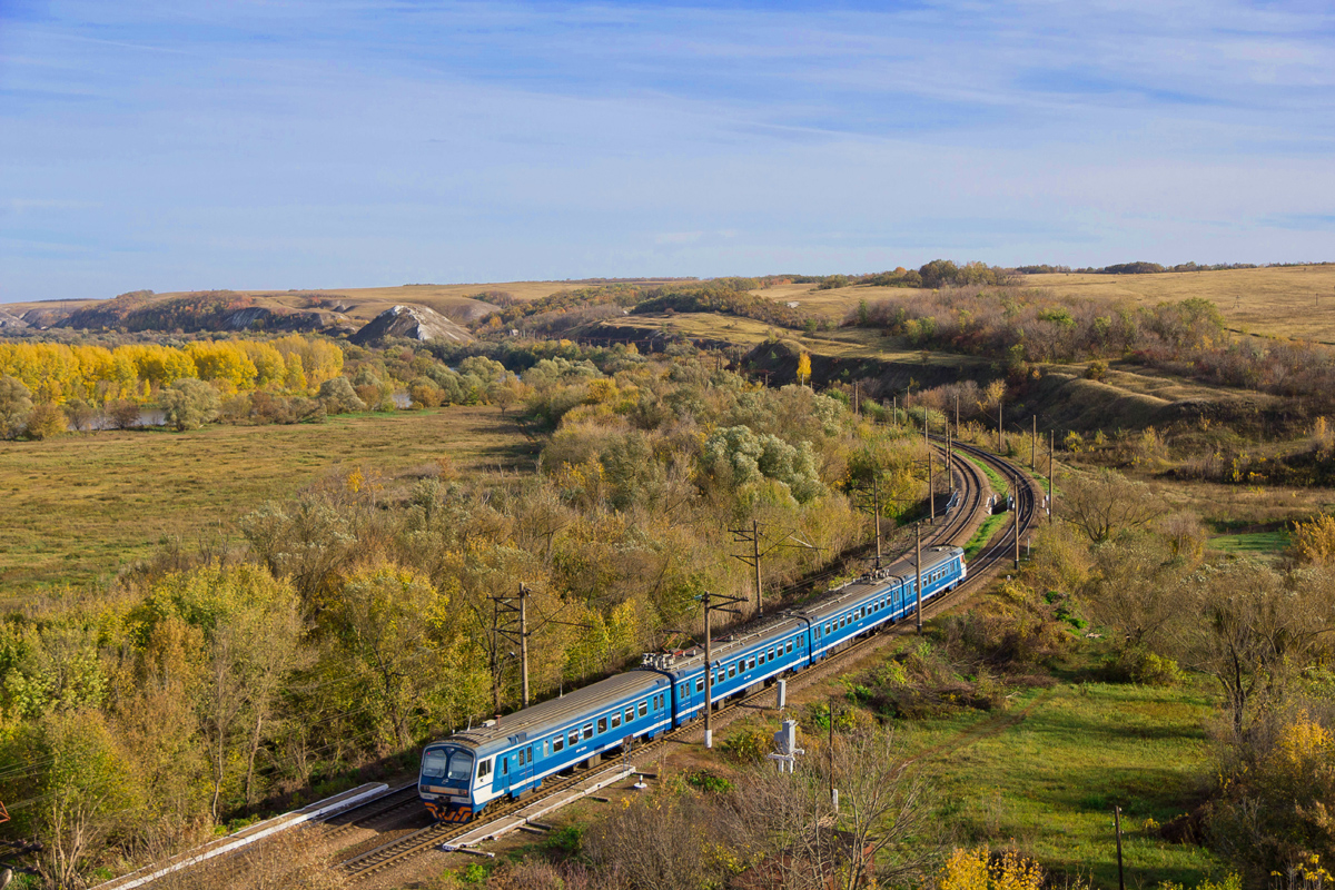 Электропоезд ЭД9М отправился от платформы 152 км, перегон Крупенниково - Откос