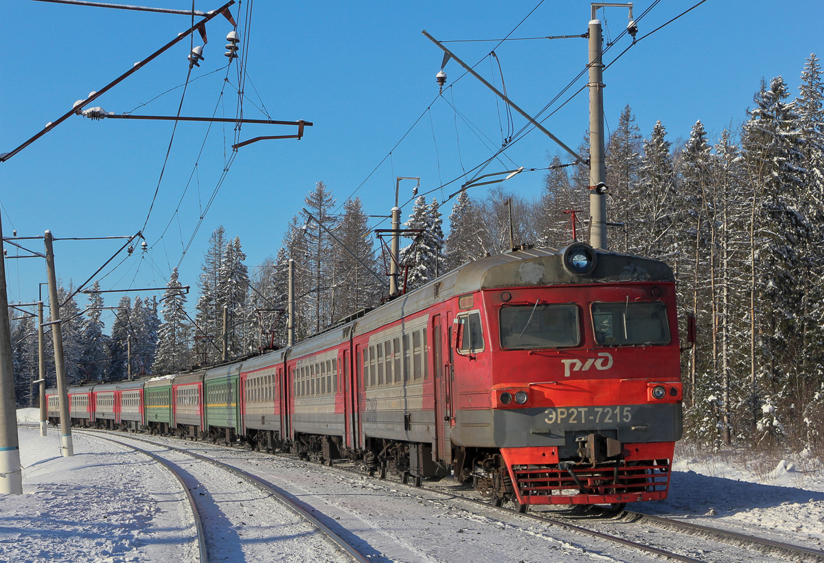 Электропоезд ЭР2Т-7215 на перегоне Чисмена - Волоколамск