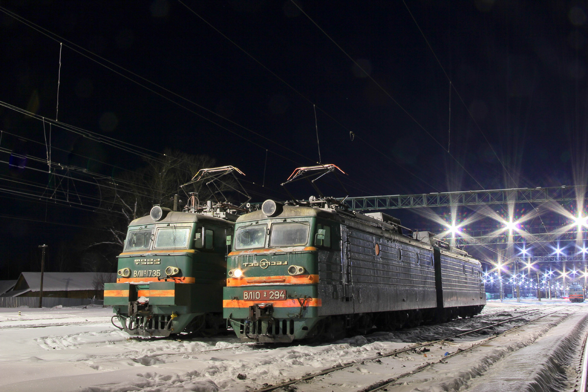 Электровозы ВЛ11М-173 и ВЛ10У-294 на станции Волоколамск