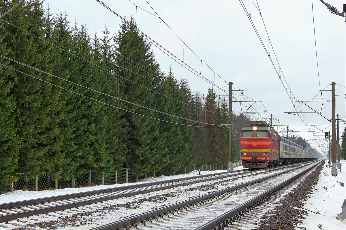 Электровоз ЧС2Т-951 с поездом №383 Санкт-Петербург - Ташкент на перегоне Спирово - Калашниково
