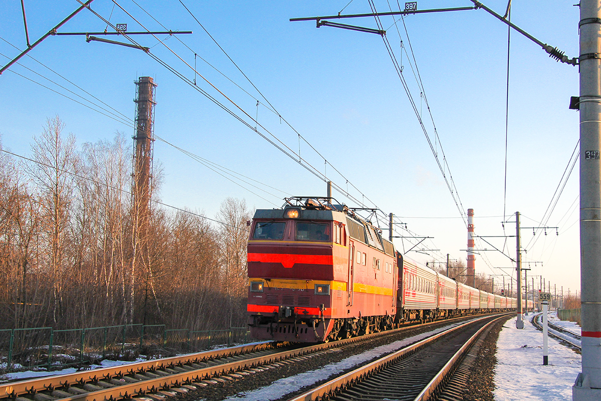 Электровоз ЧС2Т-1060 с пассажирским поездом на перегоне Клин - Решетниково