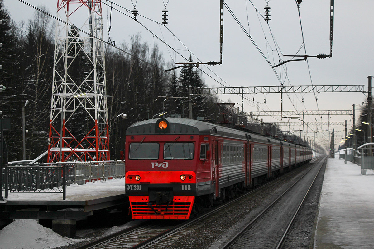 Электропоезд ЭТ2М-118 у платформы Радищево, перегон Крюково - Поварово-I