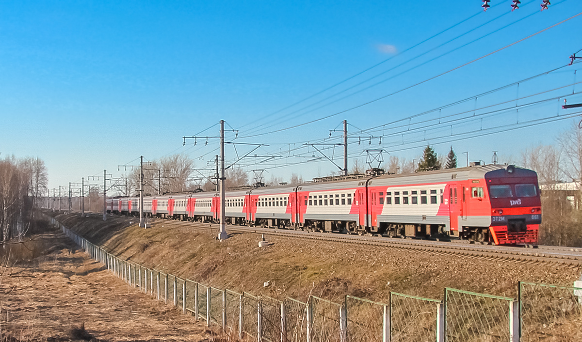 Электропоезд ЭТ2М-061 на перегоне Решетниково - Клин