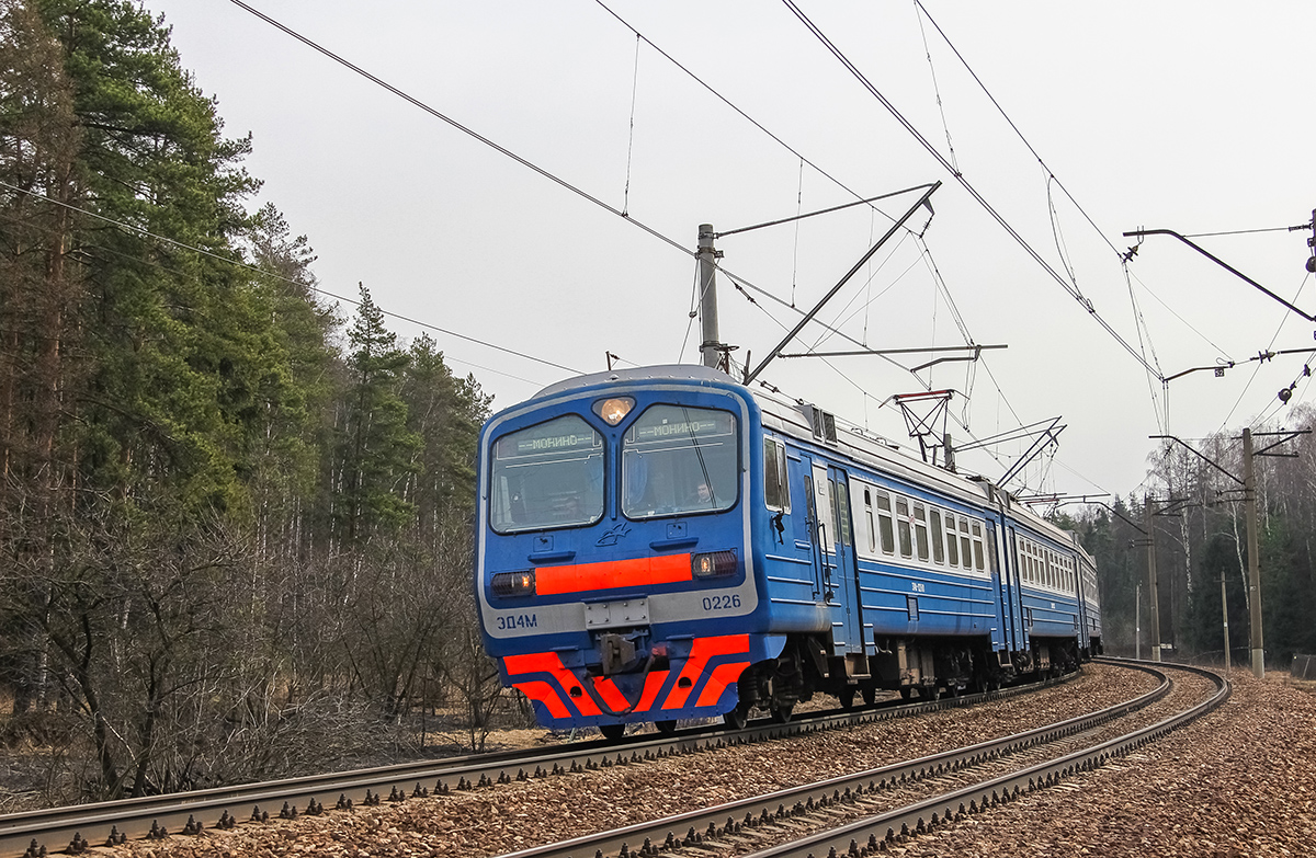 Электропоезд ЭД4М-0226 на перегоне Монино - Чкаловская
