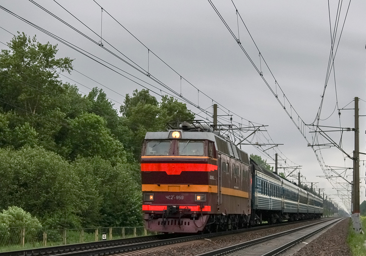Электровоз ЧС2Т-959 с пассажирским поездом около платформы Брянцево, перегон Лихославль - Дорошиха