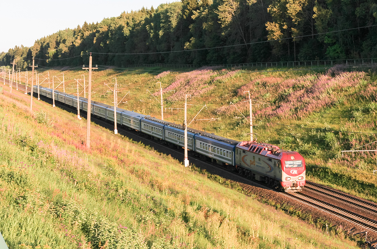  Поезд Ташкент - Санкт-Петербург под тягой электровоза ЭП2К-033, перегон Подсолнечная - Клин
