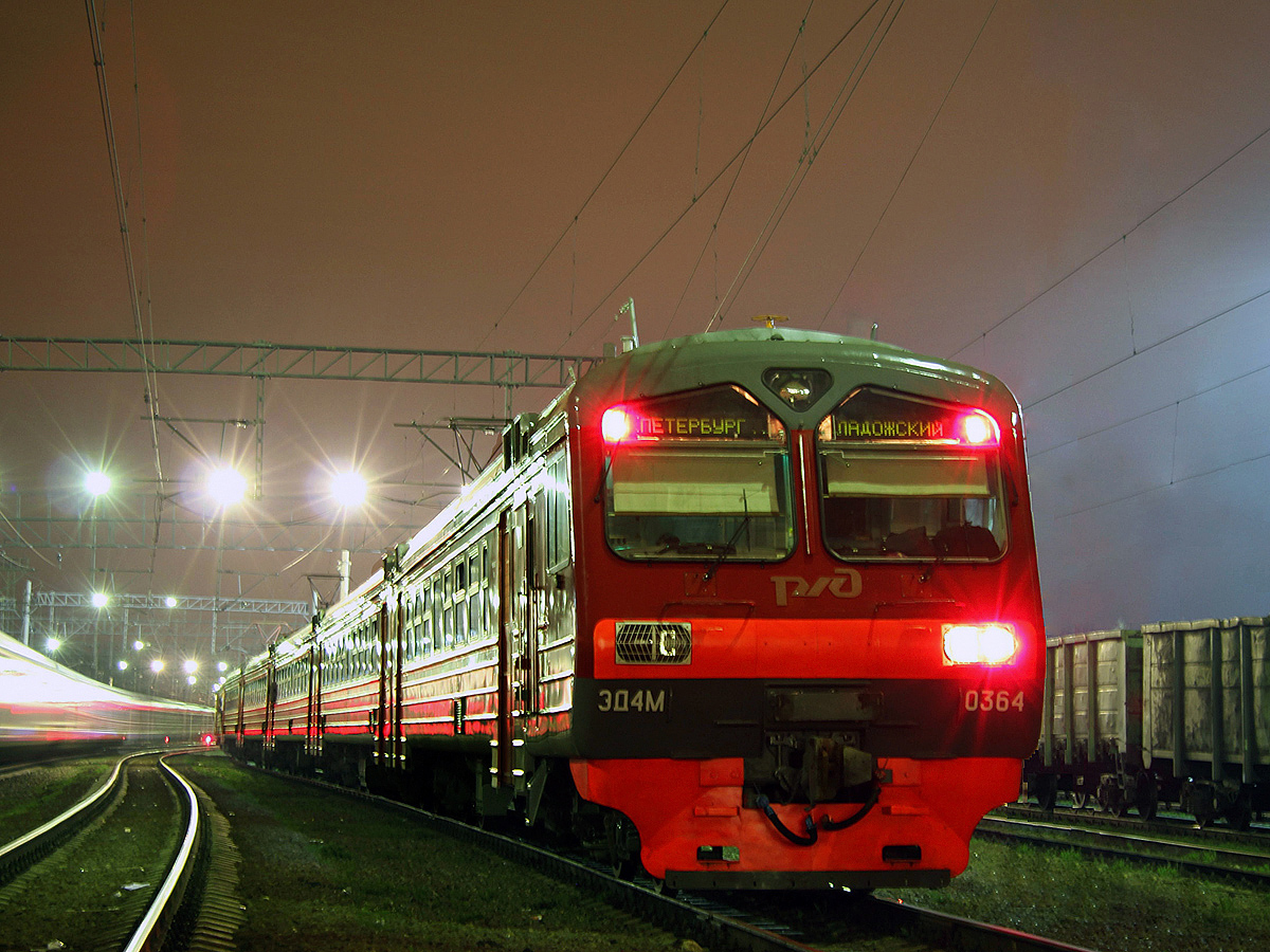 Электропоезд ЭД4М-0364 на станции Клин