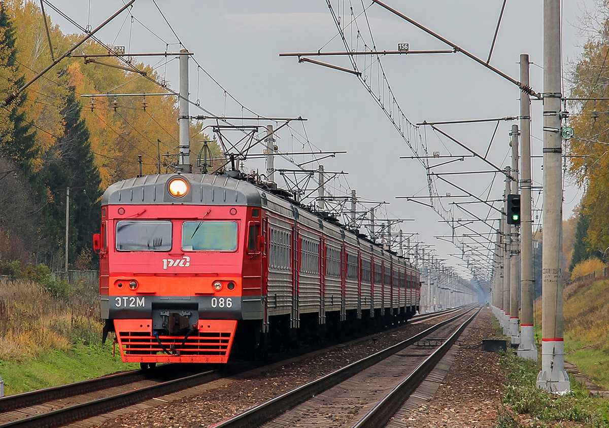 Электропоезд ЭТ2М-086 близ платформы Черничная, перегон Завидово - Решетниково