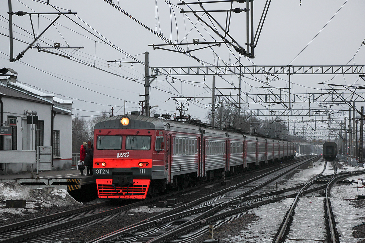 Электропоезд ЭТ2М-111 на станции Решетниково