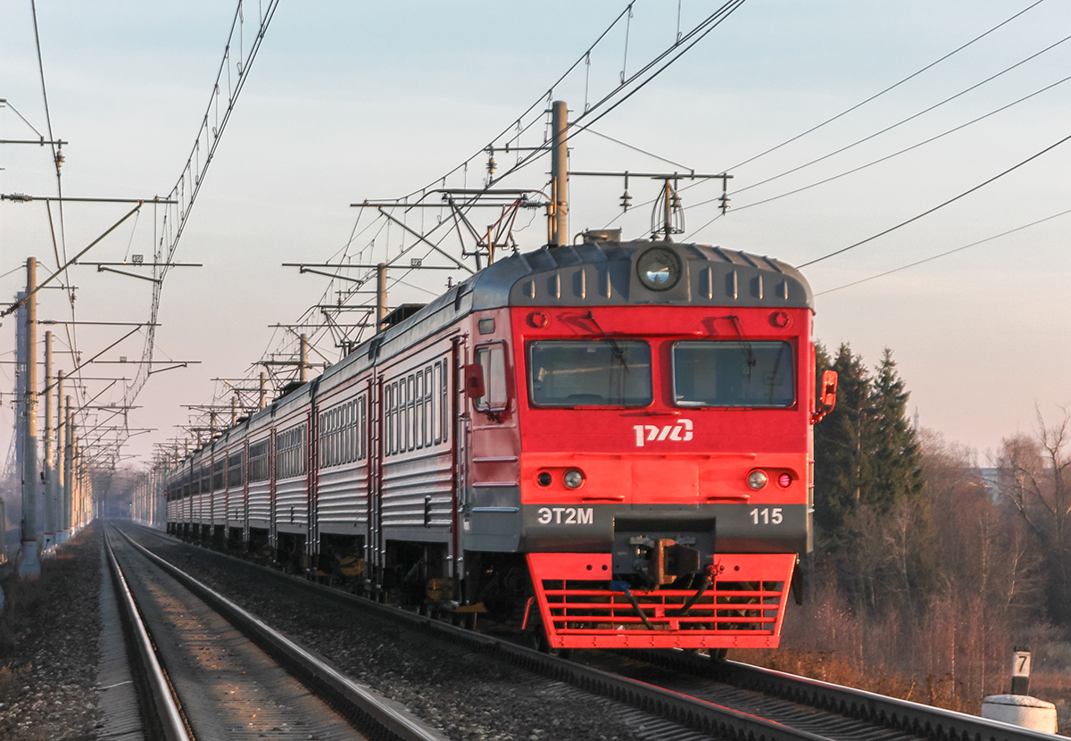 Электропоезд ЭТ2М-115 на перегоне Решетниково - Клин