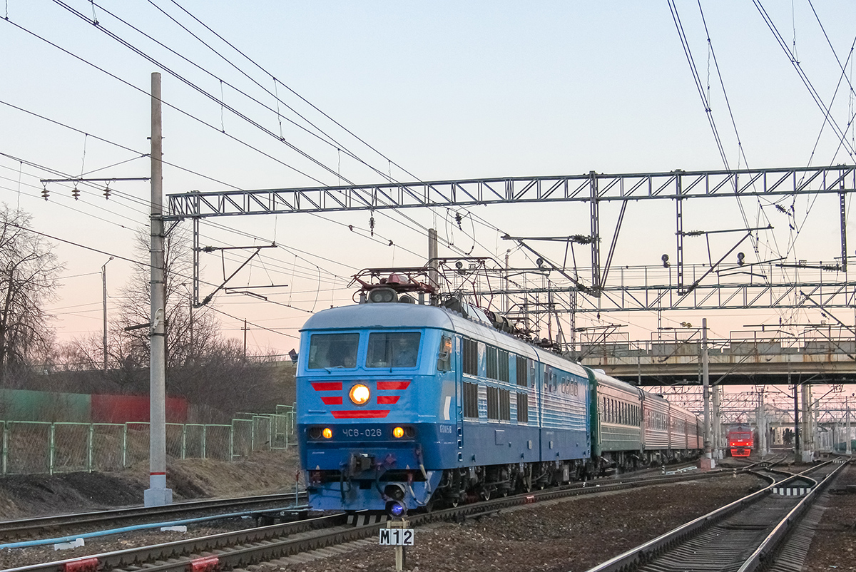 Электровоз ЧС6-026 с поездом №31 «Лев Толстой» на станции Клин