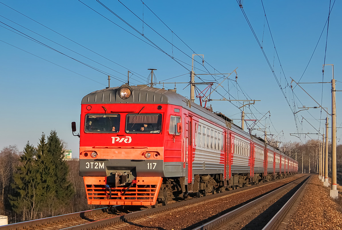 Электропоезд ЭТ2М-117 прибывает к платформе Стреглово, перегон Клин — Подсолнечная