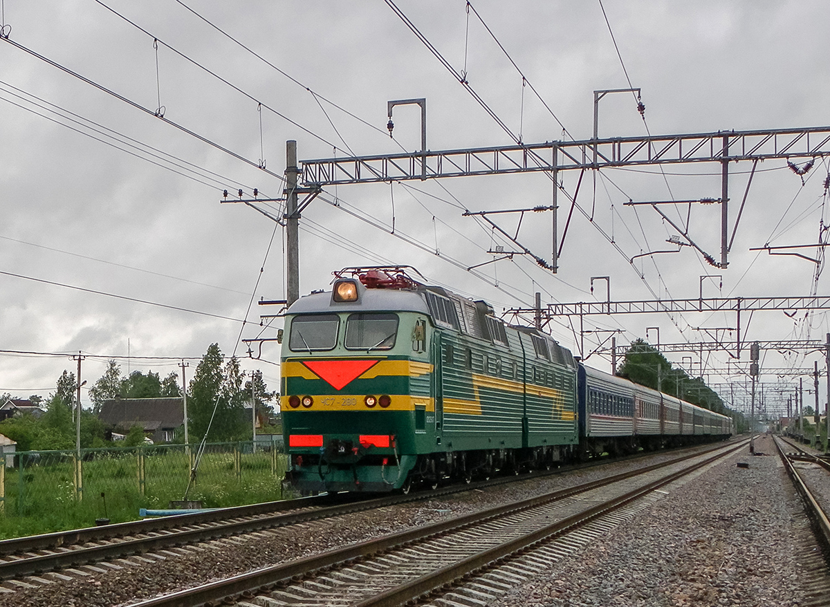 Электровоз ЧС7-280 с фирменным поездом "Черноморец", станция Саблино
