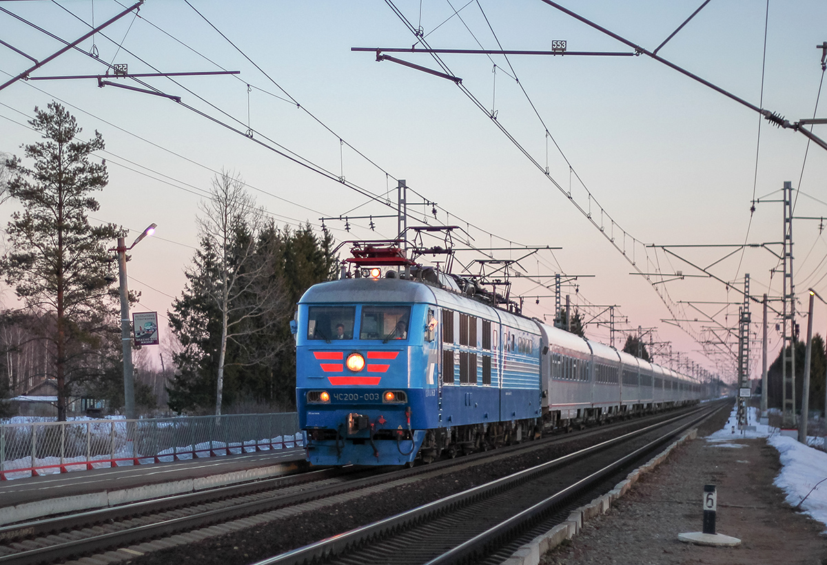 Электровоз ЧС200-003 с поездом «Невский экспресс», перегон Дорошиха - Лихославль