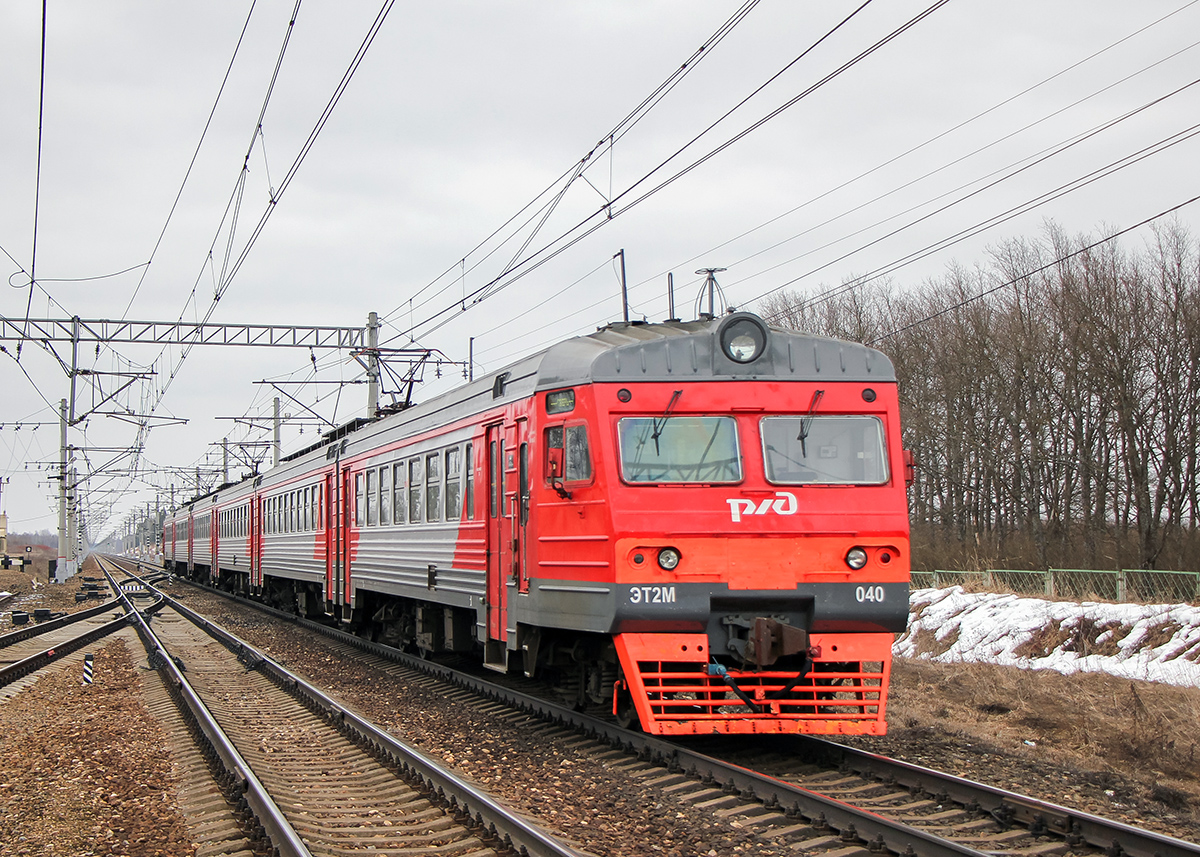Электропоезд ЭТ2М-040 на станции Елизаровка