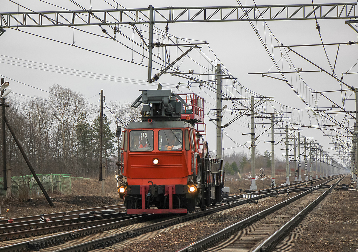 Мотовоз МПТ проследует станцию Елизаровка