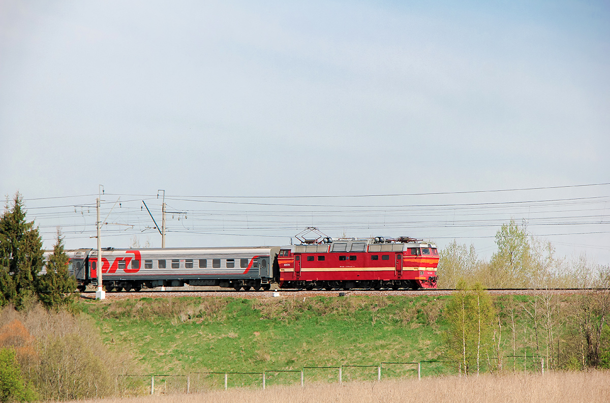 Электровоз ЧС2Т с пассажирским поездом, перегон Клин - Подсолнечная