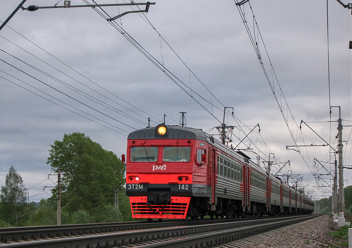 Электропоезд ЭТ2М-142 на перегоне Подсолнечная - Клин