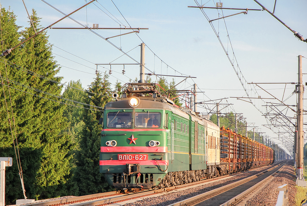 Электровоз ВЛ10-627 с хозяйственным поездом на перегоне Малая Вишера - Бурга