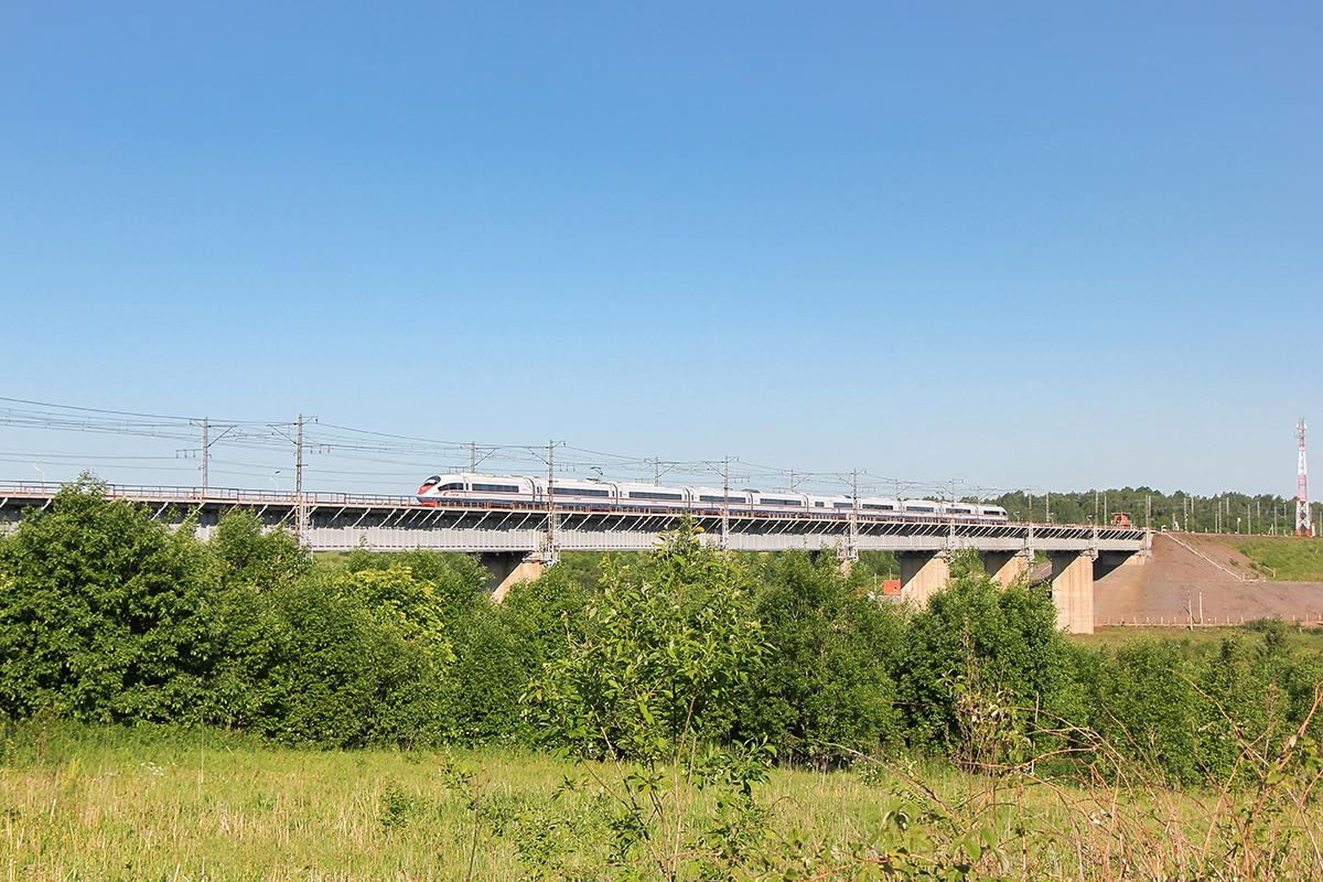 Электропоезд ЭВС1 «Сапсан» проследует Веребьинский мост, перегон Мстинский мост - Торбино