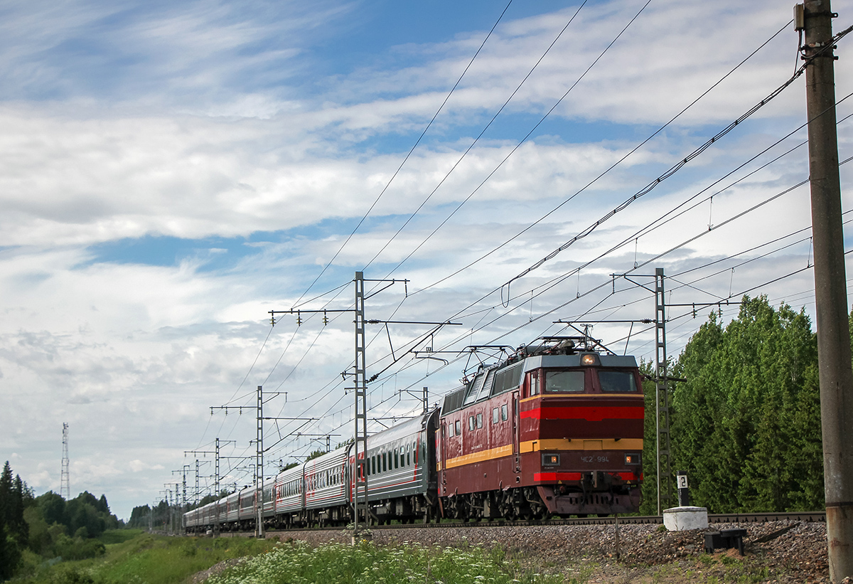 Электровоз ЧС2Т-994 с пассажирским поездом, перегон Торбино - Боровёнка