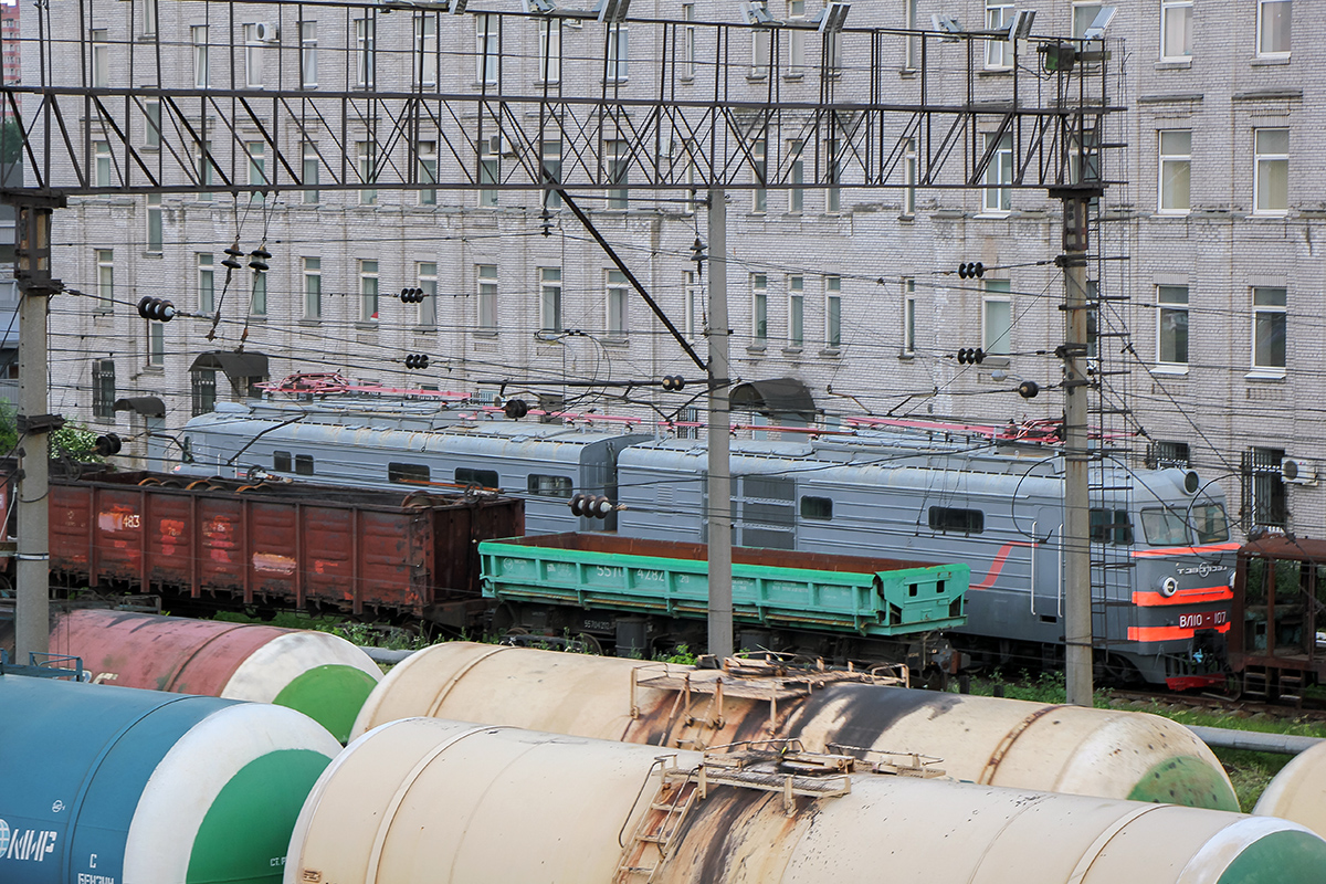 Электровоз ВЛ10-107 на станции Санкт-Петербург-Сортировочный-Московский