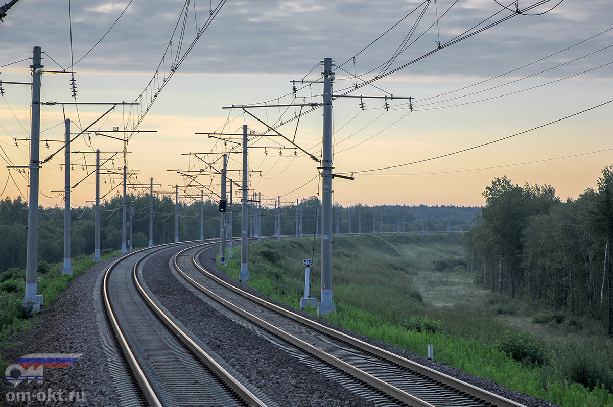 Вид от платформы Межево в сторону станции Редкино