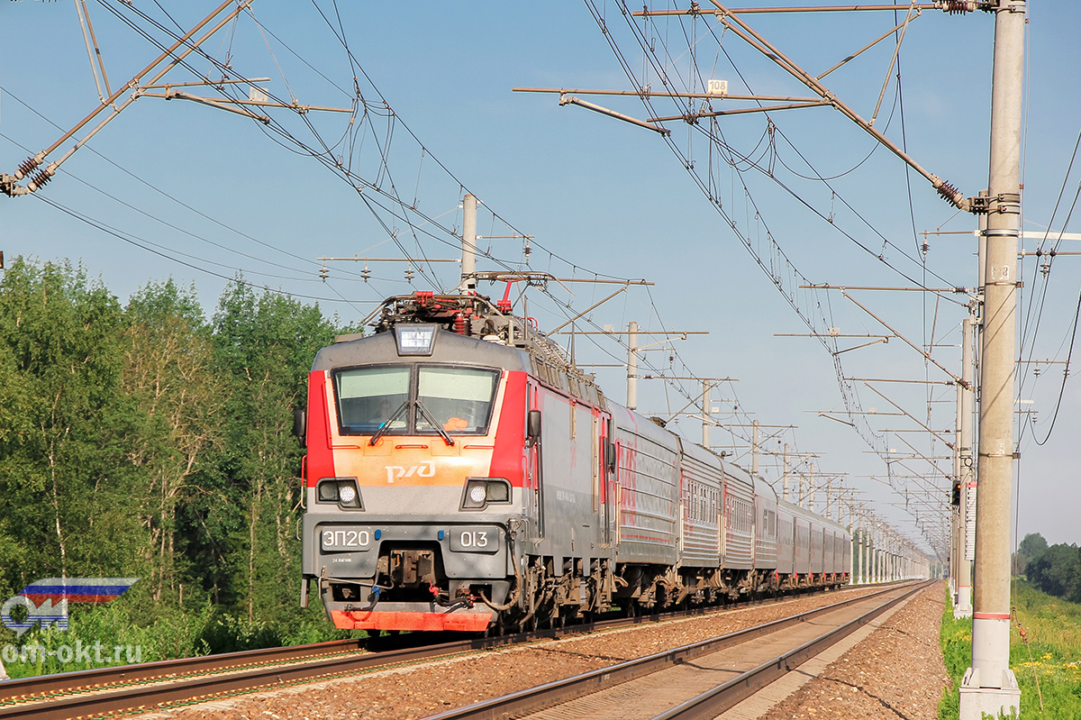 Электровоз ЭП20-013 с фирменным поездом «Лев Толстой», перегон Тверь - Редкино