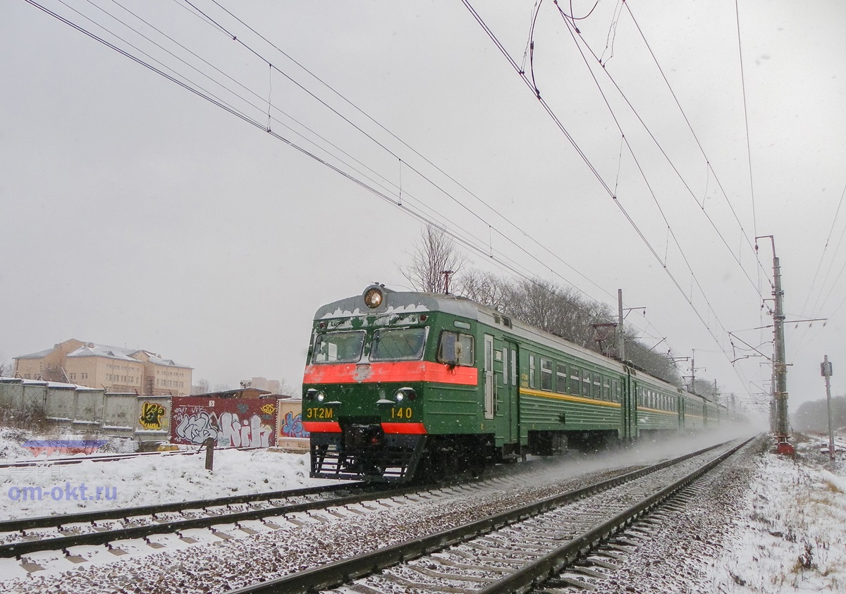 Электропоезд ЭТ2М-140 прибывает на станцию Клин