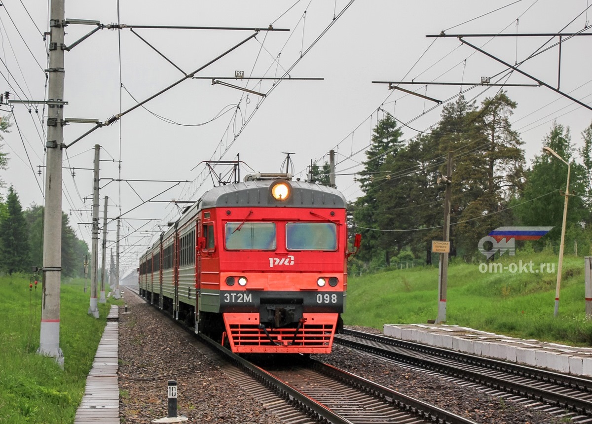 Электропоезд ЭТ2М-098 прибывает к платформе Терелесовская, перегон Елизаровка - Осеченка