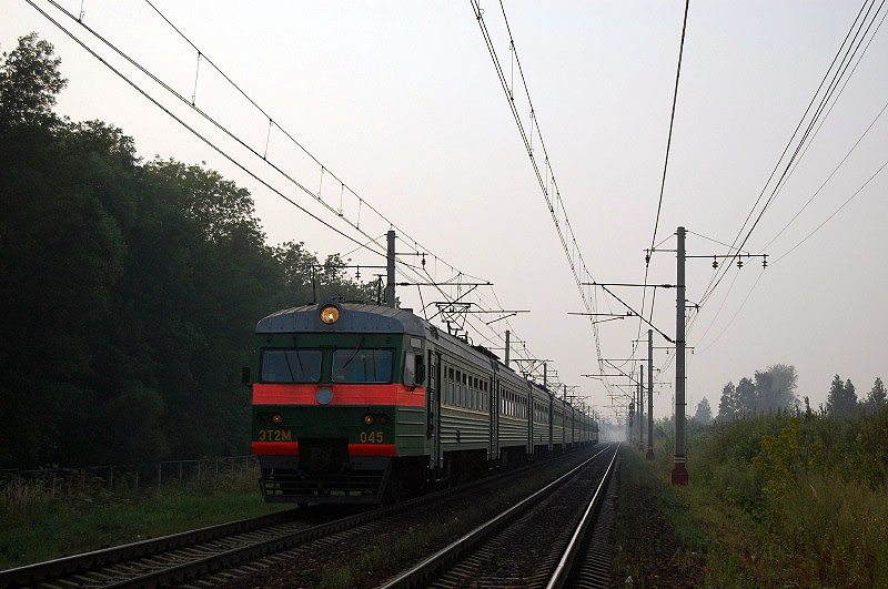 Электропоезд ЭТ2М-045 на перегоне Тверь - Редкино