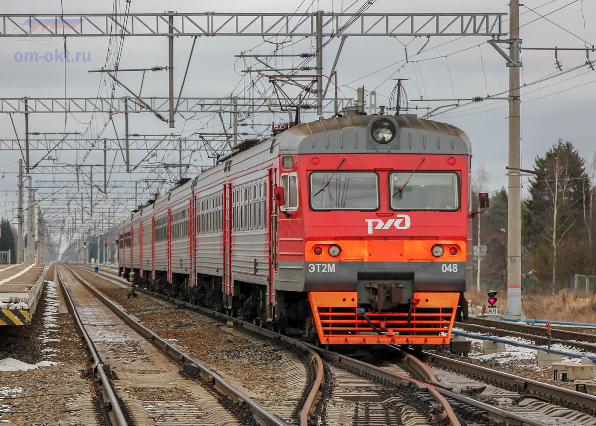 Электропоезд ЭТ2М-048 на станции Рябово