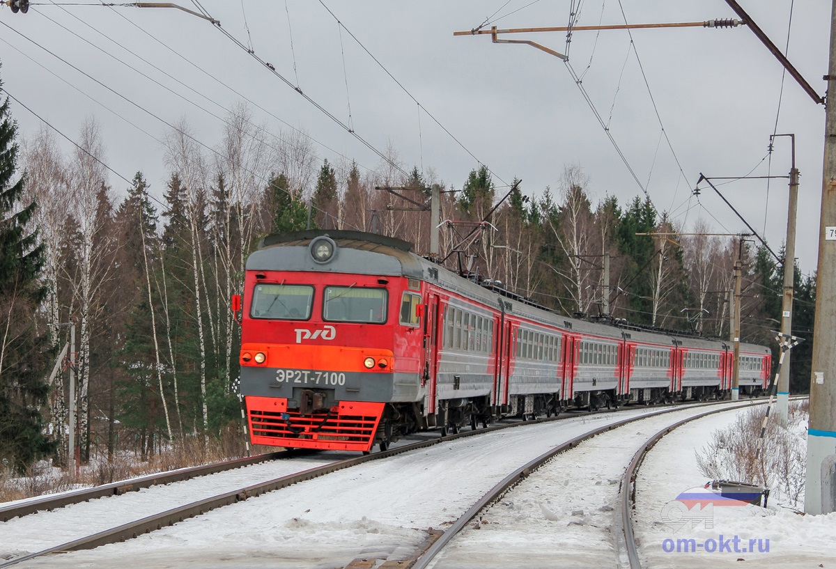 Электропоезд ЭР2Т-7100 на перегоне Поварово-III - Поварово-II