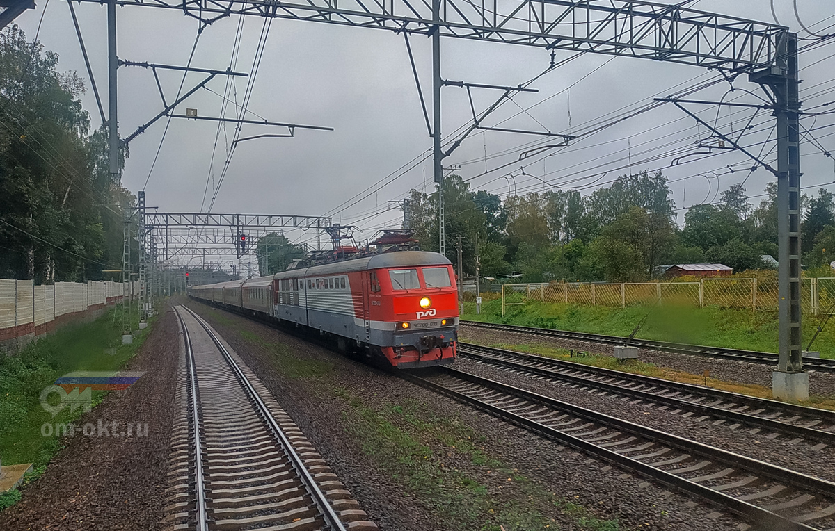 Электровоз ЧС200-010 с фирменным поездом «Экспресс», перегон Сходня - Химки
