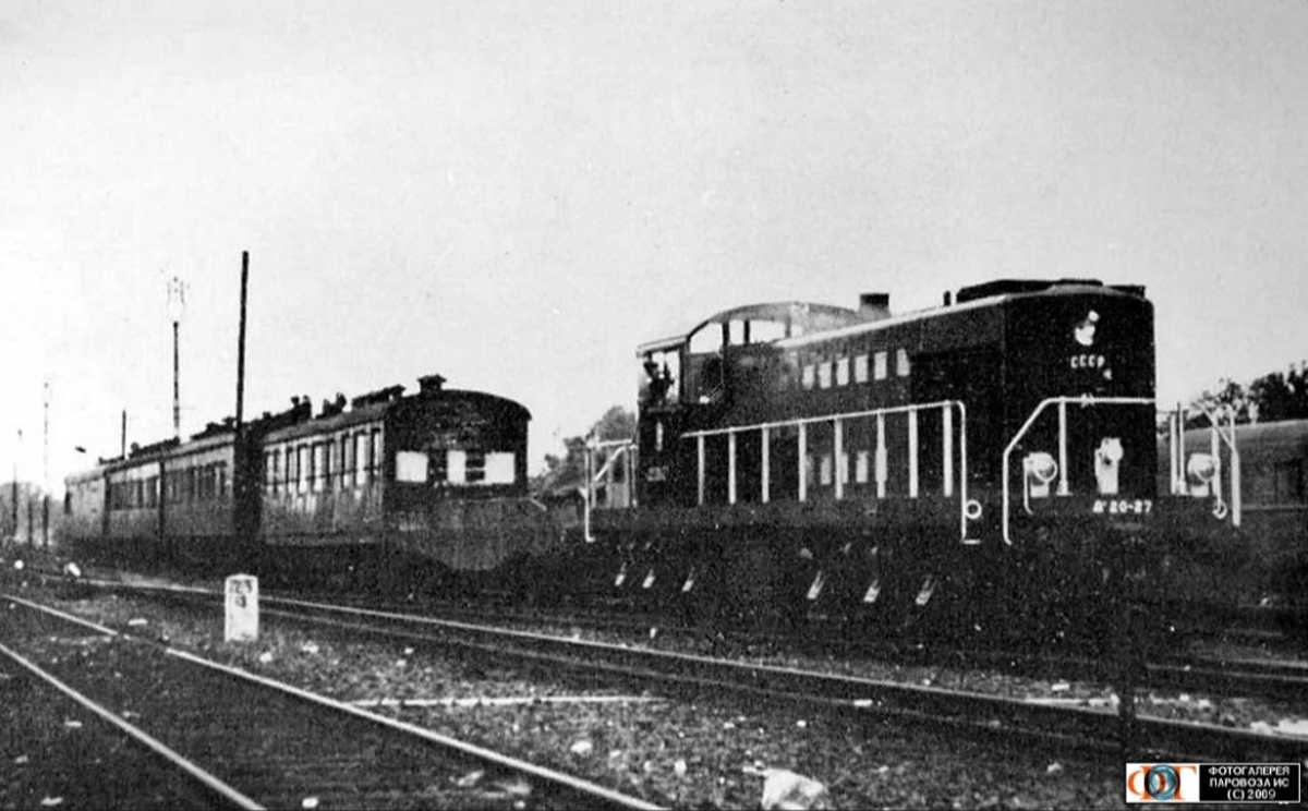 Тепловоз Да20-27 с поездом правительственной делегации СССР на станции Потсдам, Германия