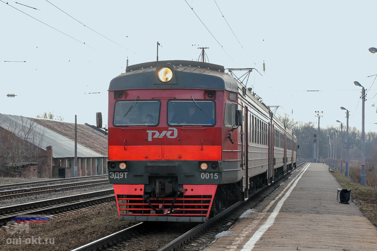 Электропоезд ЭД9Т-0015 на станции Серебряные Пруды