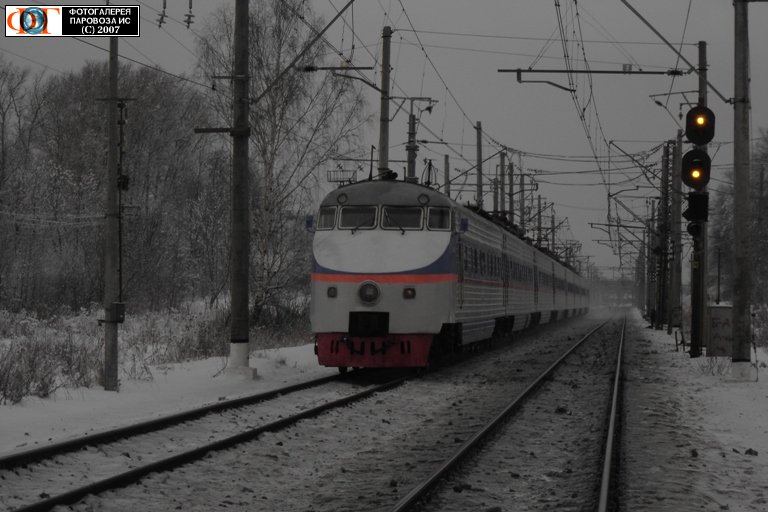 Электропоезд ЭР200-1 в районе станции Клин, 6.I.2006. Автор: М.Шварц Электропоезд ЭР200-1 в районе станции Клин, 6.I.2006. Автор: М.Шварц